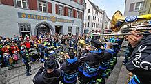 Die Seegumper aus Überlingen haben auf der Münstertreppe ein viel umjubeltes Benefizkonzert für die Aktion „Narr mit Herz“ gegeben – zum ...