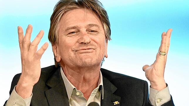 Sozialminister Manfred Lucha (Grüne) will die umfangreiche Corona-Verordnung abspecken &ndash; die Delta-Variante, die sich zunehmend ...
