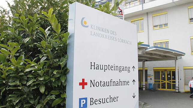 Das Kreiskrankenhaus in Lörrach: In einem Patientenzimmer ist am 24. April nachts ein Brand ausgebrochen. Er konnte aber schnell ...