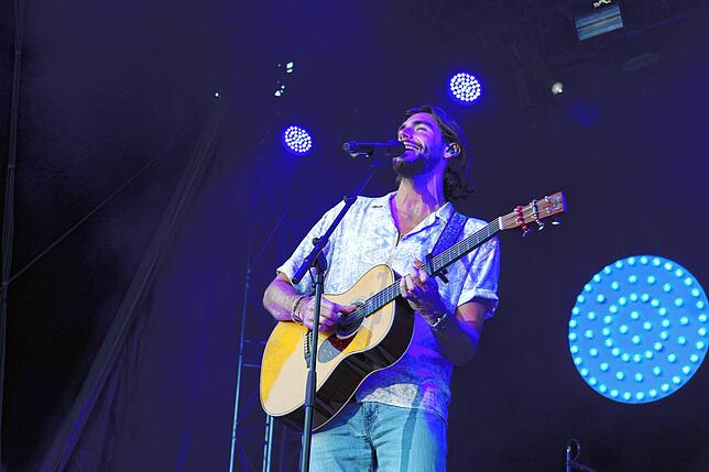 Alvaro Soler beim Schlossgarten Open Air in Tettnang im Jahr 2022.