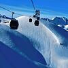 Die Flexenbahn im Skigebiet Arlberg. Die Gondel verbindet die Stationen Zürs (Trittkopf) und Alpe Rauz. Das Bild entstand am Ende der ...