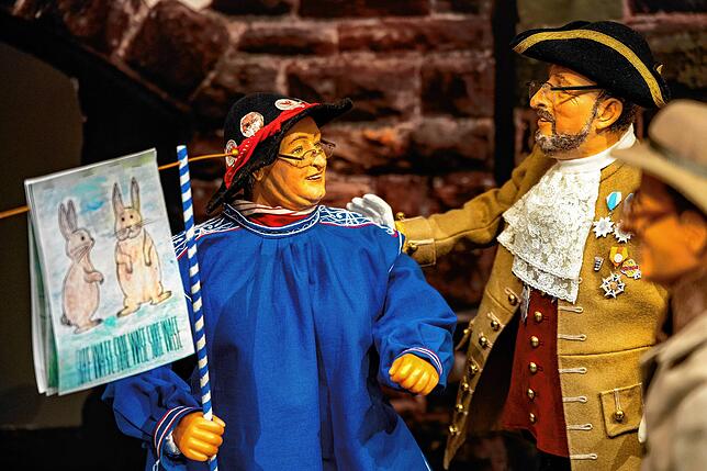 Unvergessen: Bärbel Brüderle als bekannte Persönlichkeit der Villinger Fasnet mitten im närrischen (Puppen-)Treiben.
