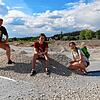 Für Felix Müller, Jannis Krüßmann und Frida Mühlhoff (von links) von Fridays for Future passt der B 33-Ausbau in der geplanten Form ...