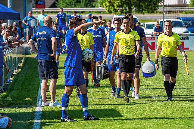 Bild 2: FC Weizen legt im Abstiegsspiel zur Kreisliga B ein 3:0 gegen FC Huttingen vor &ndash; wir haben Bilder!
