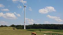 Auf der Gemarkung Hilpensberg sind drei Windräder seit Jahren in Betrieb. Nun sollen vier weitere Anlagen im angrenzenden Wald des ...