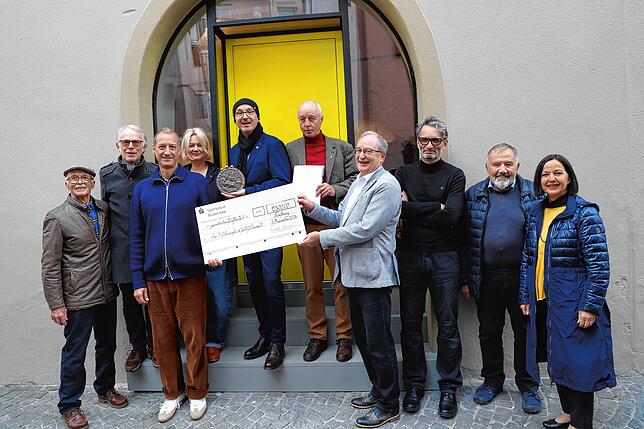 Großes Aufgebot bei der Preisverleihung. David Schleiermacher (3.v.l.) und Judith Borowski (4.v.l.) können stolz auf diese Würdigung sein.