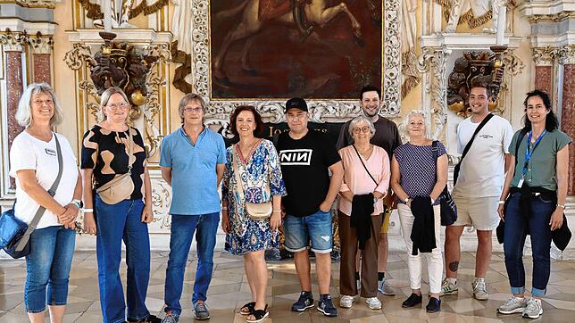 Sie haben das Schloss für sich und dürfen gleich in den Backstage-Bereich der Salem Open Airs: die SÜDKURIER-Gewinner und ihre ...