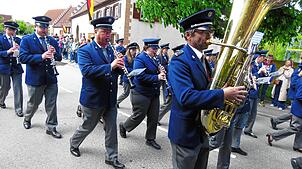 Bild : Festzumzug als Höhepunkt des viertägigen Jubiläumsfestes der Harmonie Gutmadingen