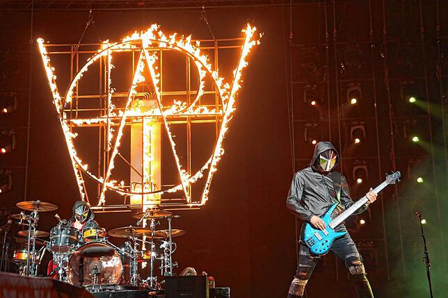 Bild 1: Einer der Topacts am Sonntag: Muse rockt beim Southside
