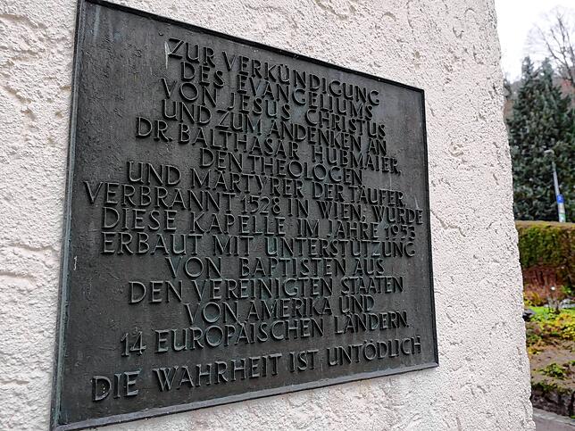 Die Internationale Baptistengemeinde in Waldshut erinnert bis heute an Balthasar Hubmaier, auch mit dieser Inschrift.