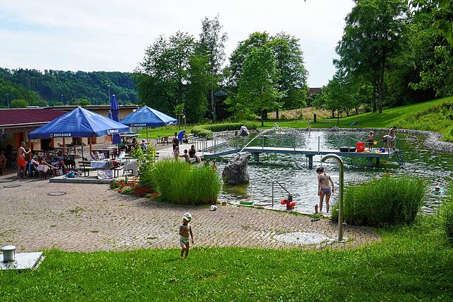 Der Badesee Eggingen wird seit 2022 von einem Verein betreiben. In dieser Zeit haben rund 100 Kinder ein Schwimmabzeichen gemacht.