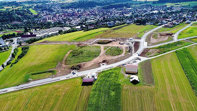 Das neue Baugebiet Bregenberg bei Bräunlingen ist nun erschlossen. Von 36 Grundstücken für Ein- und Zweifamilienhäuser sind schon 20 ...