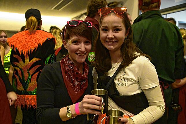 Bild 12: Schoaf-Hexen feiern wilde Partynacht