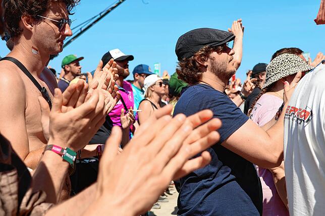 Bild 8: Moshpit und Feierlaune vor den Bühnen: Das sind die besten Southside-Bilder aus den ersten Reihen