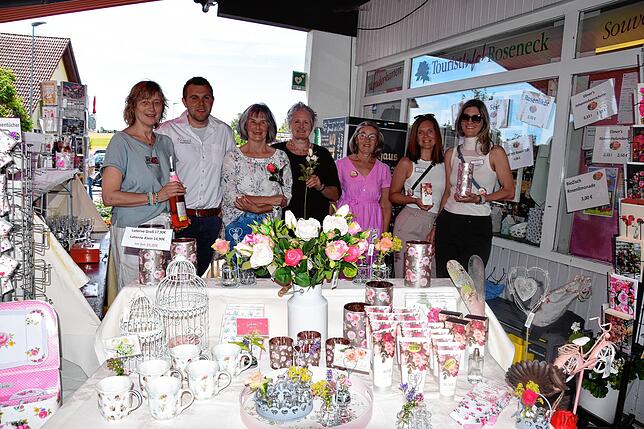 Bild 24: Ein Markt rund um die Rose: Nöggenschwieler Rosentage zeigt sich in Blütenpracht