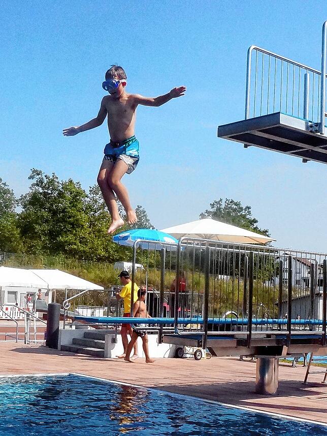 Erstmals konnte in der zurückliegenden Freibadsaison in Tiengen der neue Sprungturm genutzt werden (Archivbild).