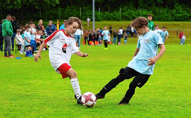 Bild 28: Beim großen Fußballturnier der Radolfzeller Grundschüler zeigen die Nachwuchskicker ihr Talent