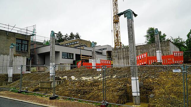 In der aktuellen Phase noch ohne Bedachung die Betonarbeiten am Pausenhof der Niedereschacher Gemeinschaftsschule anzugehen sei ...