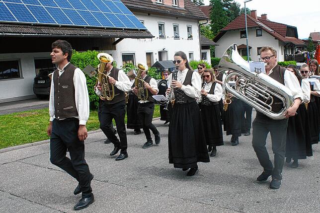 Bild 37: Gute Laune beim Bezirksmusikfest in Lausheim
