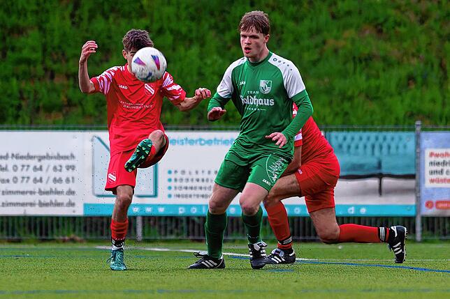 Bild 39: FC Bergalingen II gewinnt Kellerduell gegen Schlusslicht SV Waldhaus II mit 3:2 – wir haben Fotos!