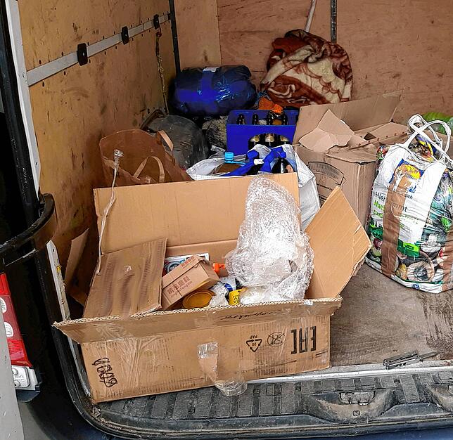 Über 25 Kilogramm Fleisch, Fleischkonserven und diverse weitere Fleischerzeugnisse sowie 76 Hühnereier ungekühlt (was auch beim Öffnen ...