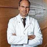 Damien Weber, Chefarzt und Leiter des Protonentherapiezentrums am PSI, hofft, dass die Behandlung der ersten Patientin mit Lungenkrebs, ...