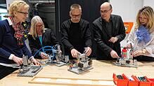 Mitmachen erwünscht! Bei der Lange Nacht der Technik und Innovation in Friedrichshafen können die Besucher nicht nur gucken, sondern ...