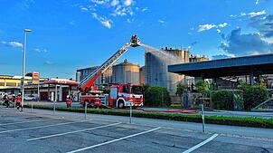 Die Feuerwehren Konstanz und Kreuzlingen üben gemeinsam den Ernstfall. Diesmal auf der Schweizer Seite.