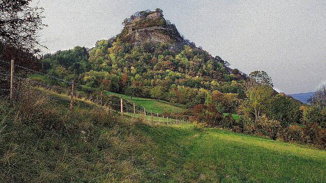 Der Hohenkrähen mit Poppeles Burg, die einem Krähennest gleich auf dem einstigen Vulkan thront.