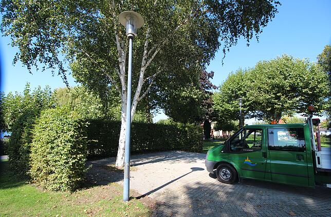 Der alte Konzertplatz wird entfernt, die Fläche in den Naturstrand integriert. Nach Darstellung der Gemeindeverwaltung gab es in der ...