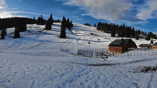 Die Abwasserpumpstation der Gemeinde Feldberg befindet sich zwischen Talstation der Zeigerbahn der Stadt St. Blasien und der Skibrücke.