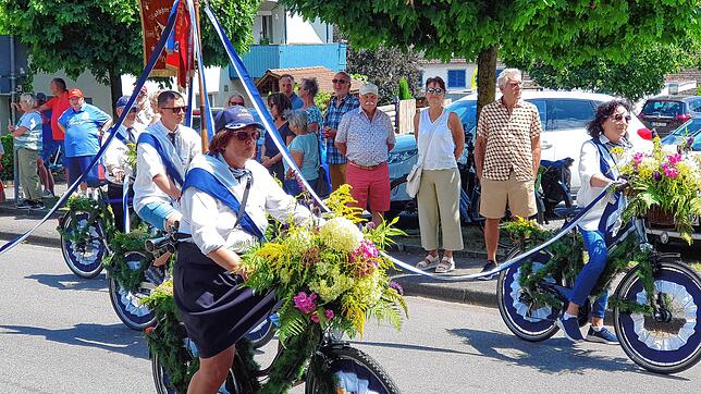 Korsofahren erfordert Geschick und Verständigung. Das beweisen die Teilnehmer des RSV¦Ofteringen bei Jubiläumsumzügen. Fotos: Gerald ...