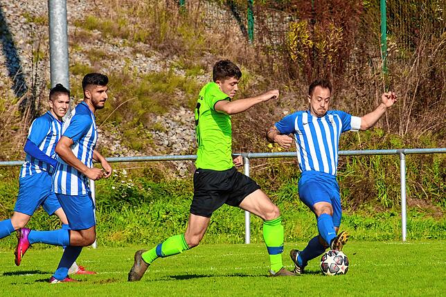 Bild 28: SV Karsau verteidigt die Tabellenspitze durch einen 4:2-Erfolg gegen Verfolger Spvgg. Wehr