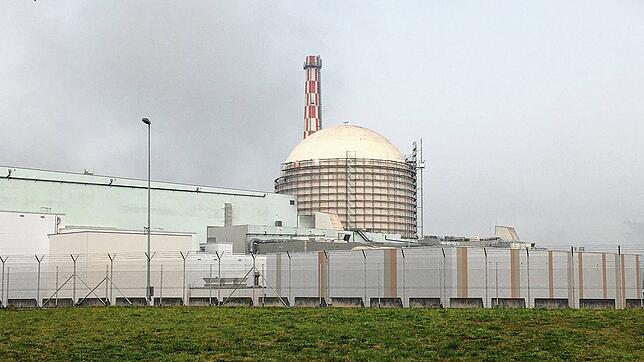 Die Außenhülle des Reaktorgebäudes des Kernkraftwerks Leibstadt soll erneuert werden. Ein Großteil des Gerüsts ist schon angebracht.