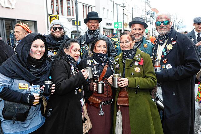Bild 19: Die Konstanzer Fasnacht außer Rand und Band! Hästräger feiern auf der Marktstätte – die schönsten Bilder!