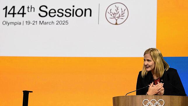 Kirsty Coventry gestikuliert während ihrer Rede, nachdem sie auf der 144. Sitzung des Internationalen Olympischen Komitees als neue ...