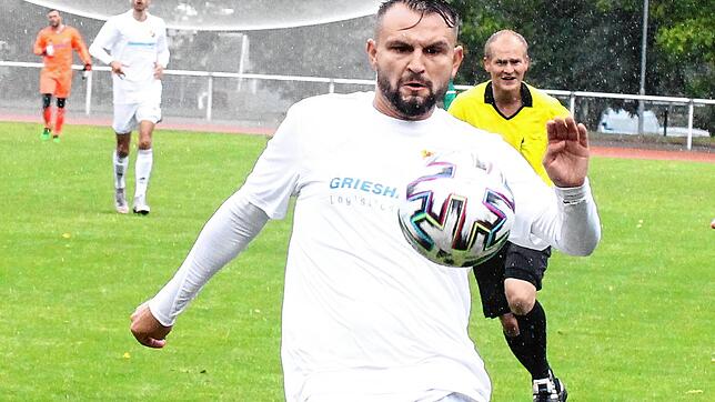 Zu wenig: Bujar Halili traf zwar zum 2:2, doch gab es für den SV 08 Laufenburg in Stegen eine 2:3-Niederlage.