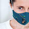 Ob einfarbig, bunt oder mit lustigen Motiven &ndash; derzeit ist die Mund-Nasen-Maske das wohl begehrteste &bdquo;Kleidungsstück&ldquo;. ...