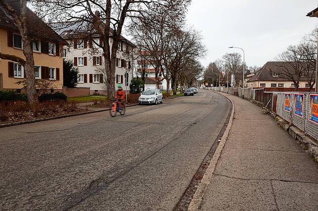 So soll es nach der Sanierung die Regel sein: Radfahrer nutzen die Straße mit. Damit das sicher funktioniert, gilt tagsüber Tempo 30.