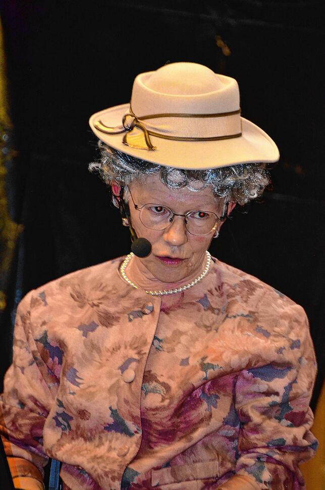 Das hundertjährige Fräulein Maier (Brigitte Hall) begeistert auch in diesem Jahr wieder die vielen Besucherinnen und jungen Besucher ...