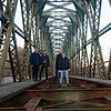 Verbunden durch die Vision, diese Eisenbahnbrücke in ein Museum zu verwandeln: (von links) Günter Eberhardt, Alfons Bürk, Thomas Hirthe ...