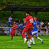 Endstand: Mit diesem Kopfball trifft Ersin Demircan (Nr. 10) bereits früh das 2:0 für den FC Wallbach beim Schlusslicht SV Karsau.