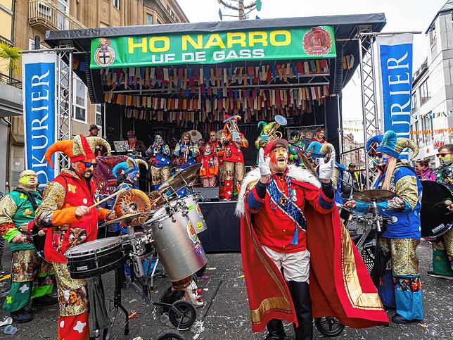 Viel geboten wird am Schmotzigen Dunschtig auf der Marktstätte unter dem Motto „Ho Narro uf de Gass“.