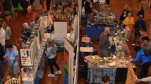 Am Samstagmittag ist der Besucherandrang auf dem Kunsthandwerkmarkt im Haus des Bürgers noch recht überschaubar. Das Wetter ist schuld. ...