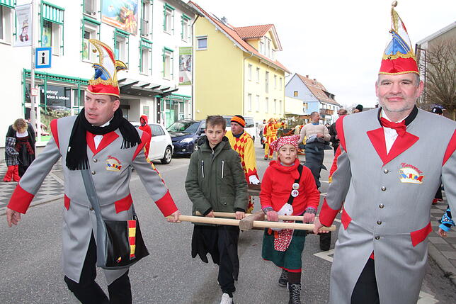 Bild 30: Bilder der Machtübernahme am Blumberger Rathaus