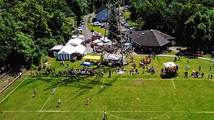 Das Festprogramm auf dem Sportplatz des SV Gurtweil beginnt am Samstagnachmittag um 14 Uhr mit einem Fassanstich. Danach folgen zwei ...