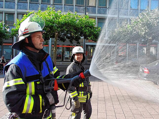 Bild 24: Bilder von der Schauübung der Feuerwehr und der Rettungsdienste auf dem Radolfzeller Marktplatz