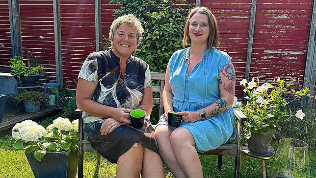 Uli Looser, Bezirksvorsitzende des Landfrauen Bezirk Waldshut, und Marie-Christin Spitznagel, stellvertretende Vorsitzende.