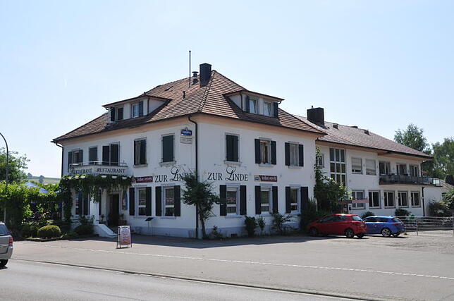 ...und das gegenüber liegende ehemalige Hotel Linde.