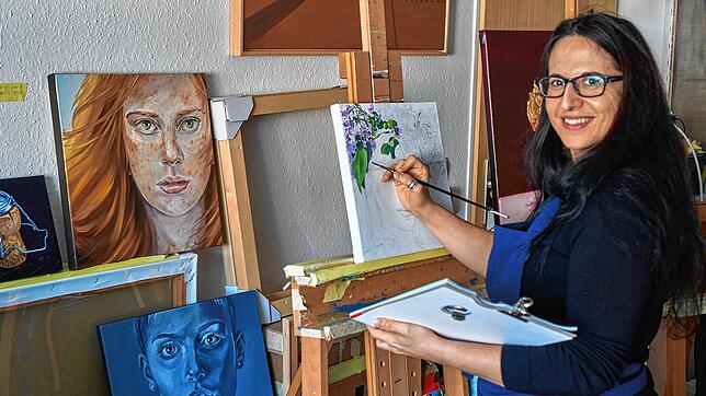 Elena Romanzin lebt mit ihrer Kunst &ndash; der Weg ins Atelier ist somit kurz. Während er Pandemie musste sich die Künstlerin neue ...
